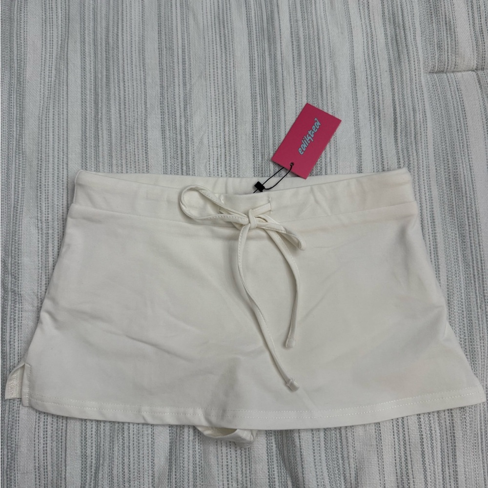 edikted bayside slitted micro skort cream Small